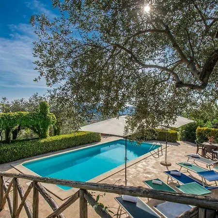 Due Golfi Villa